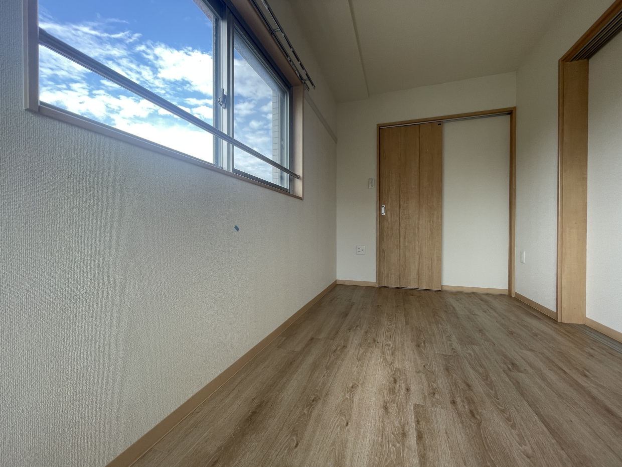 こちらは隣の洋室6.1帖