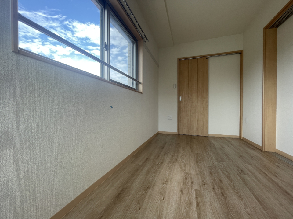 こちらは隣の洋室6.1帖