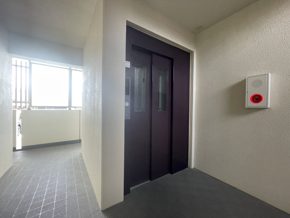 お部屋は2階ですがエレベーターがあるので引っ越しもラクラク