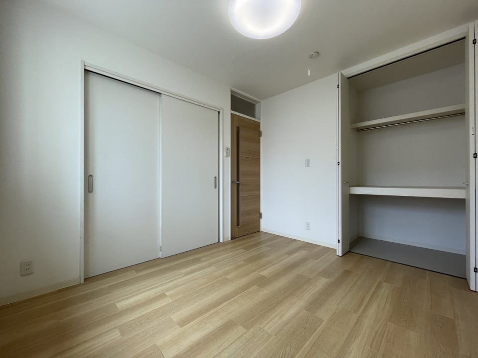 2階南東には5帖の洋室