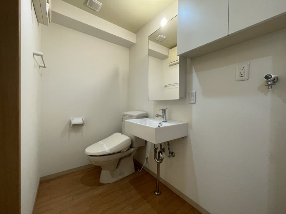 脱衣所とトイレは同じスペースにあります