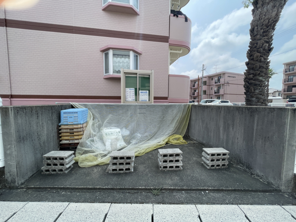 忙しい朝に嬉しい敷地内ゴミ捨て場もあります