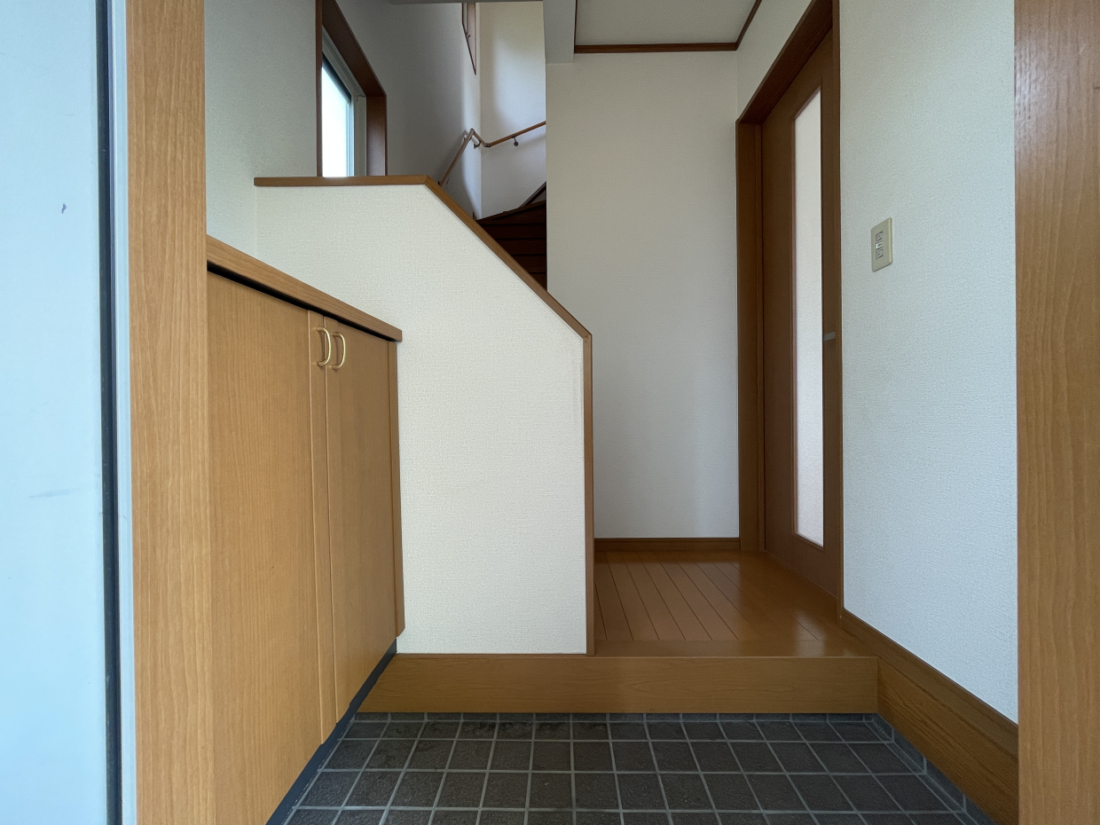 玄関入ってすぐ2階に直行することもできる間取り