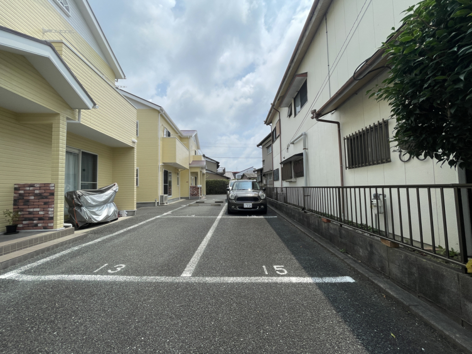 駐車場は2台分縦列区画が無料です