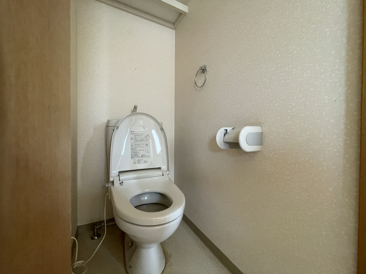 お手洗いはウォシュレット付き