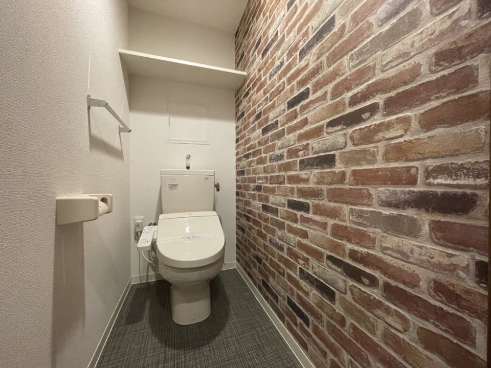 トイレのクロスはブルックリン調