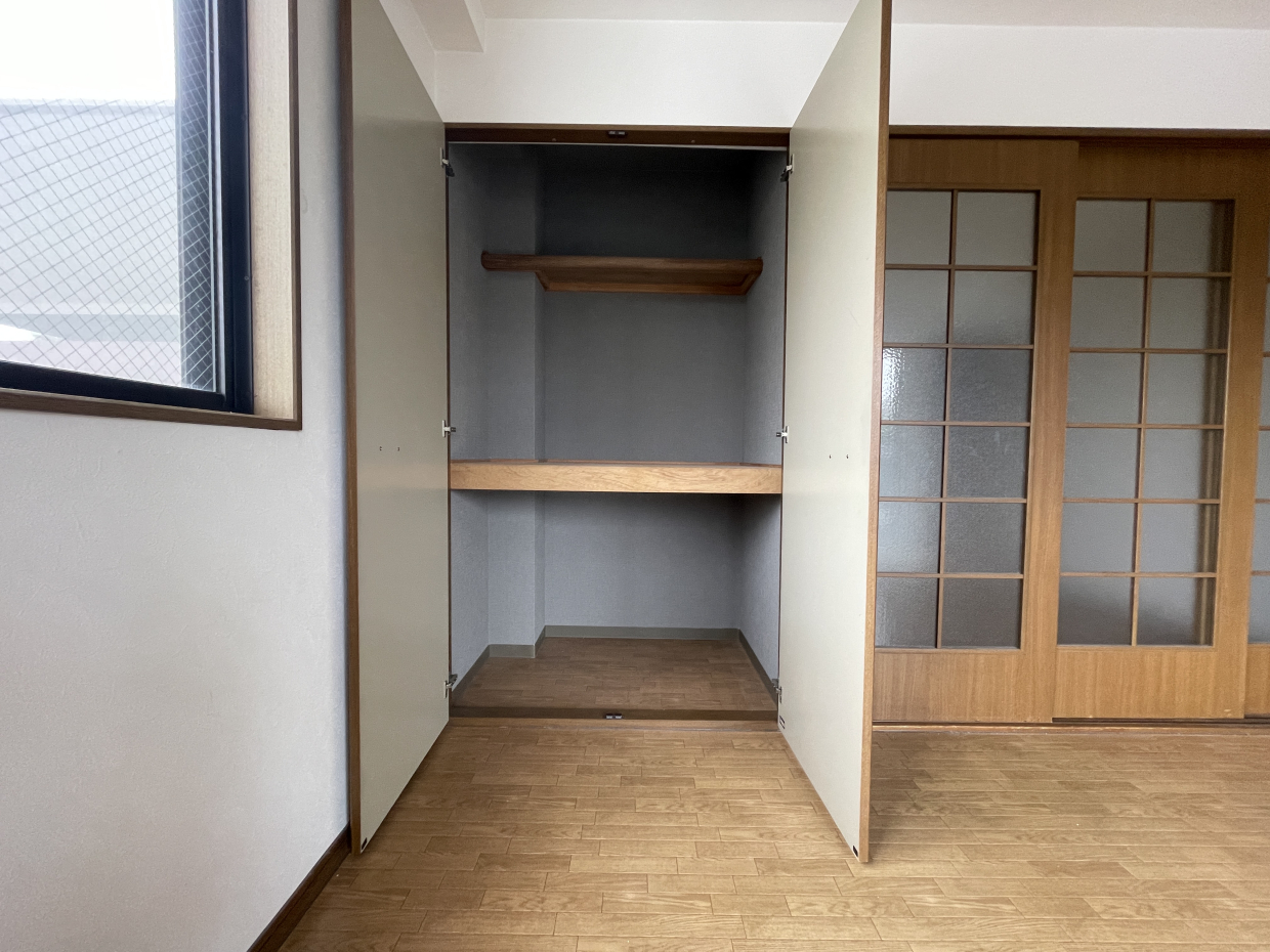 洋室にあるのがメインの収納