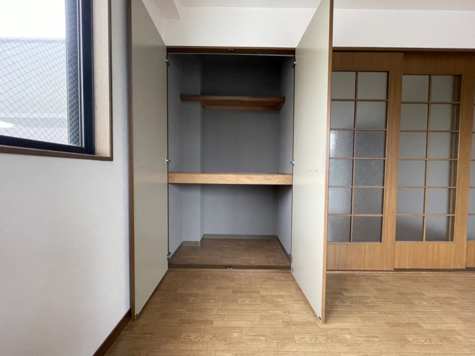 洋室にあるのがメインの収納