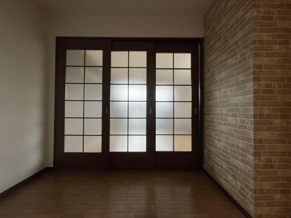 仕切り戸は光を通すのでDK側も暗くなりません