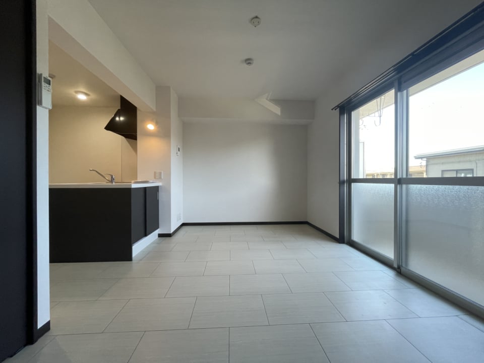 LDKは日当たりがよく明るいモダンなお部屋