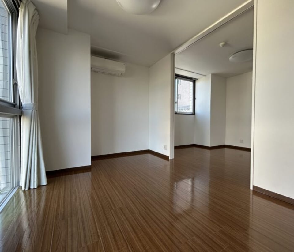 壁の凸凹をうまく利用して家具を配置したい