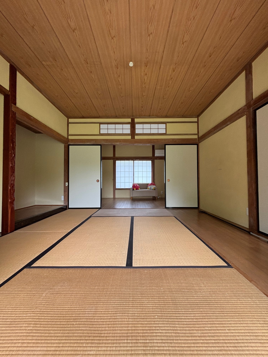 和室の襖を開けておくと洋室とひと続きに