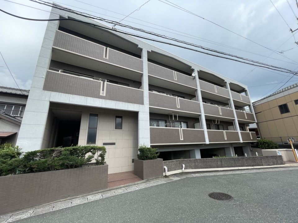 鉄筋コンクリート造の威厳ある外観