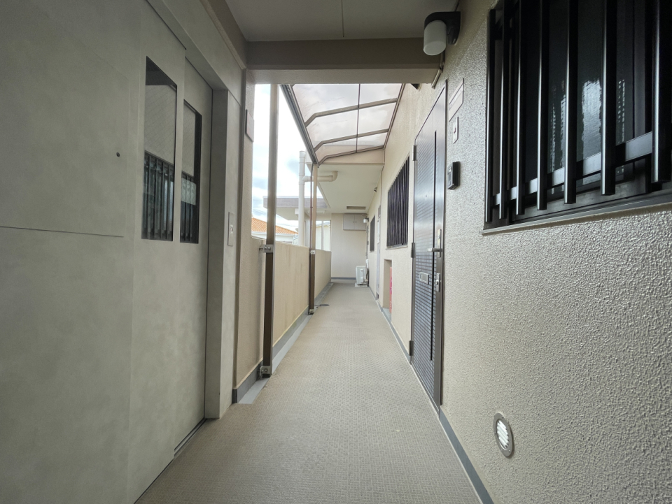 エレベーター前のお部屋です