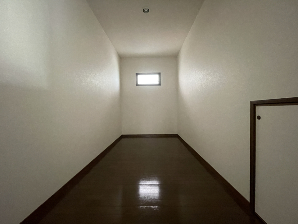 2階の廊下から続くウォークインクローゼット
