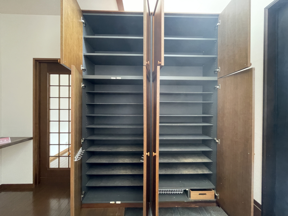たっぷり収納のシューズボックス