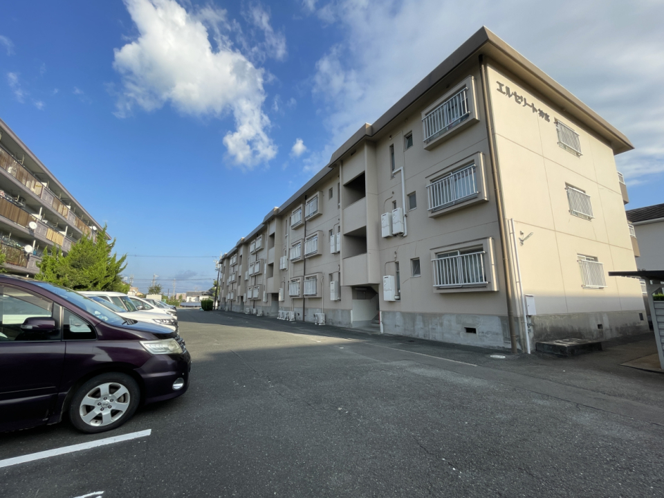 外観。建物北側が駐車場です