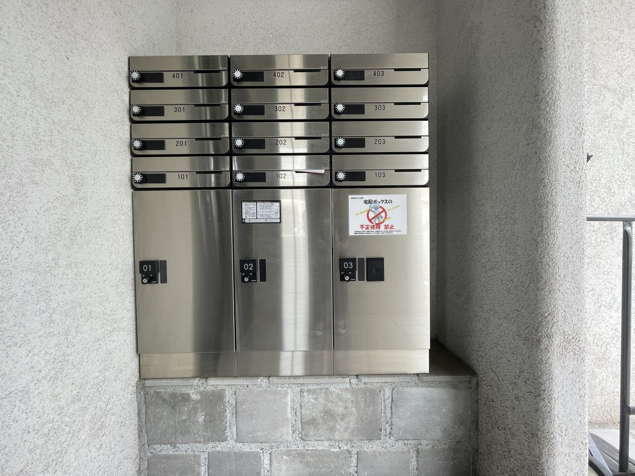 宅配ボックスがあるので不在中の荷物も受け取り可能