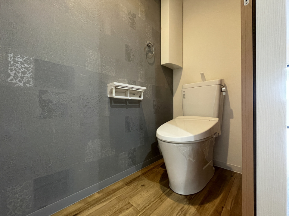 トイレは最近人気のくすみグレイ