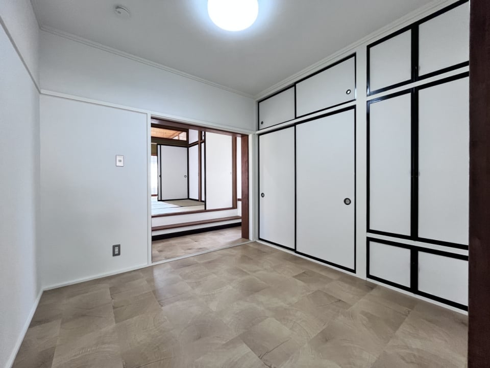 広くて幅もある廊下。収納もあって廊下というよりフリースペースのような感じ？