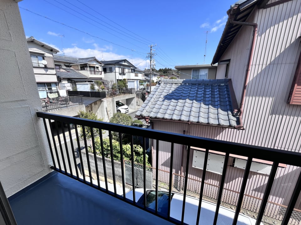 東向きのバルコニーがあります