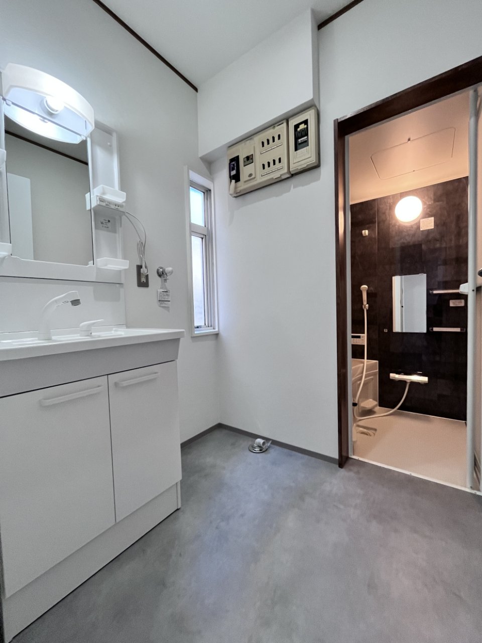 モルタル風のフロア