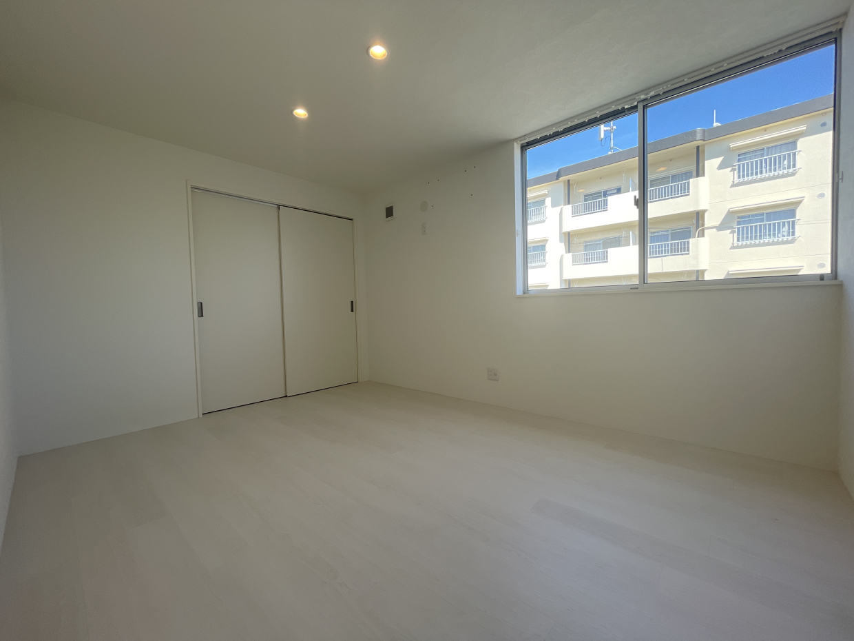 北側にはもう1つ、7.3帖の洋室があります