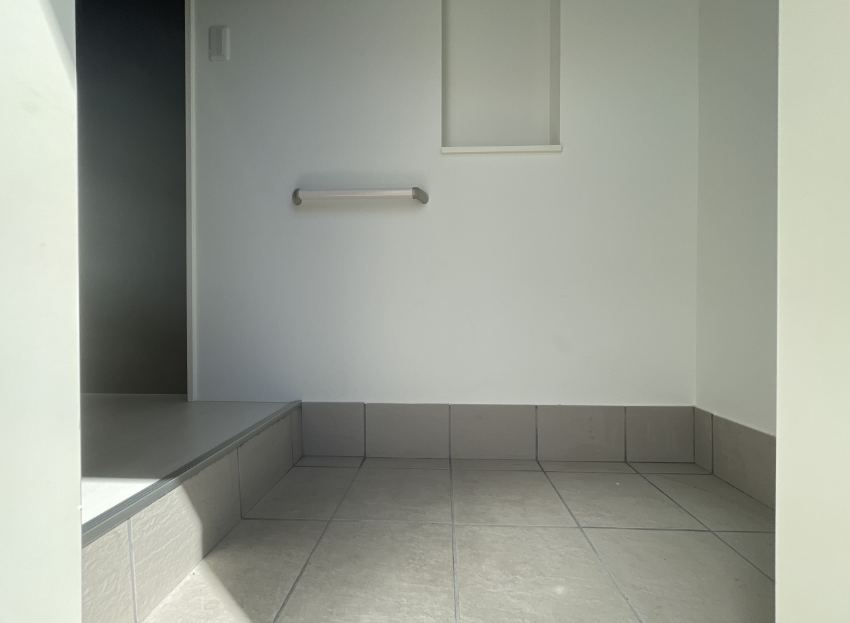 玄関を開けた瞬間から白い内装に心奪われます