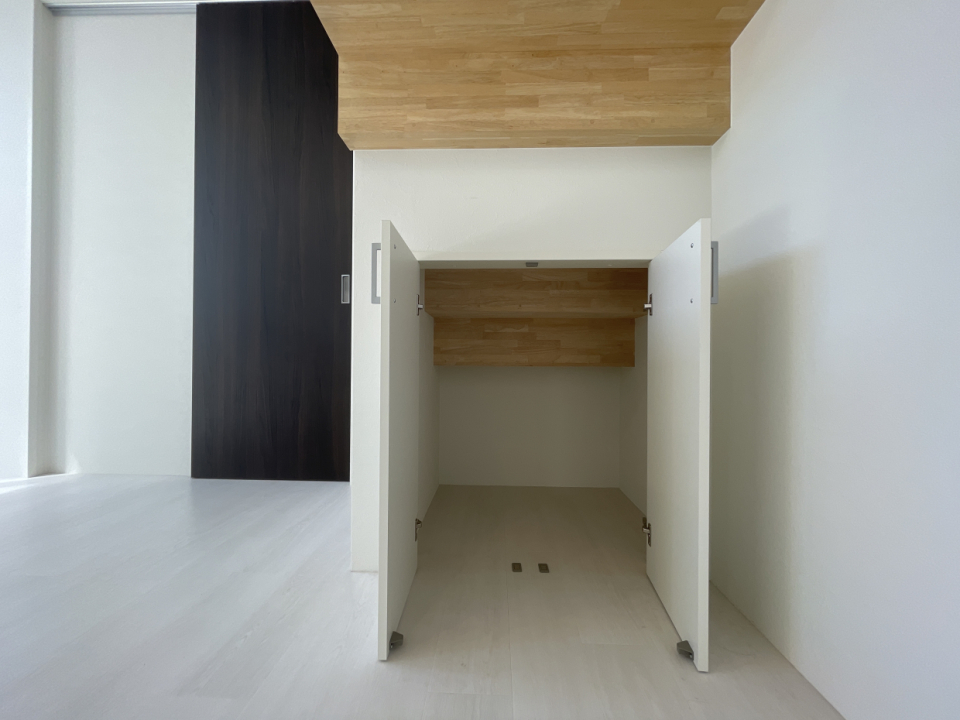 階段下にプチ収納発見！