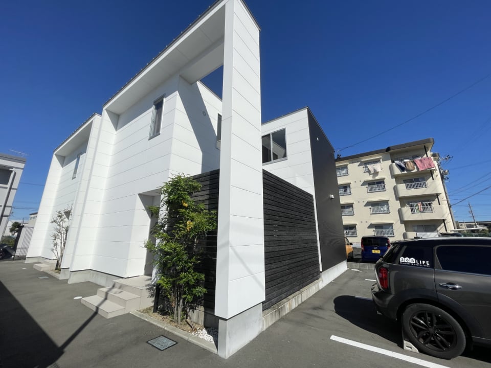 2戸あるうち東側のE棟です