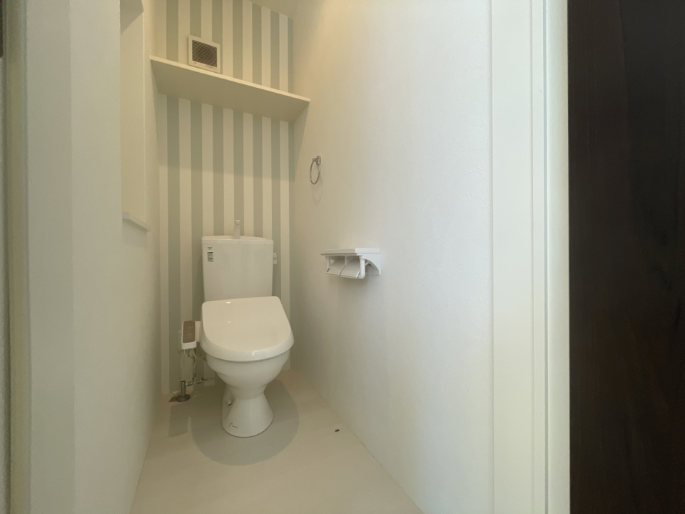 お手洗いはウォシュレット付き。