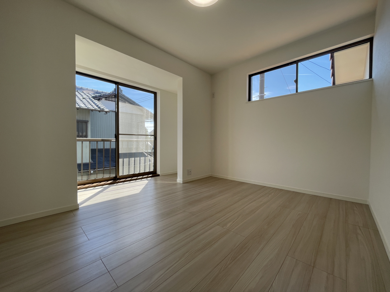 2階6帖の洋室。