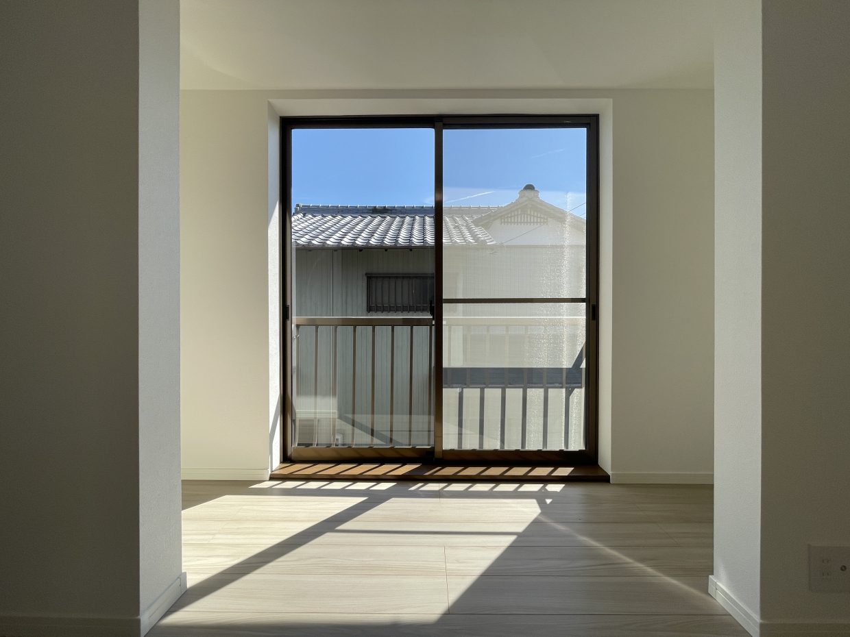 洋風版の縁側のよう。日向ぼっこ出来そう。