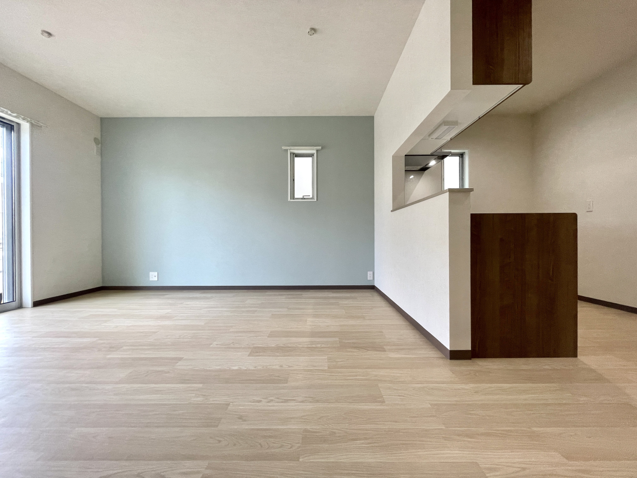 パステルブルーのクロスがアクセント