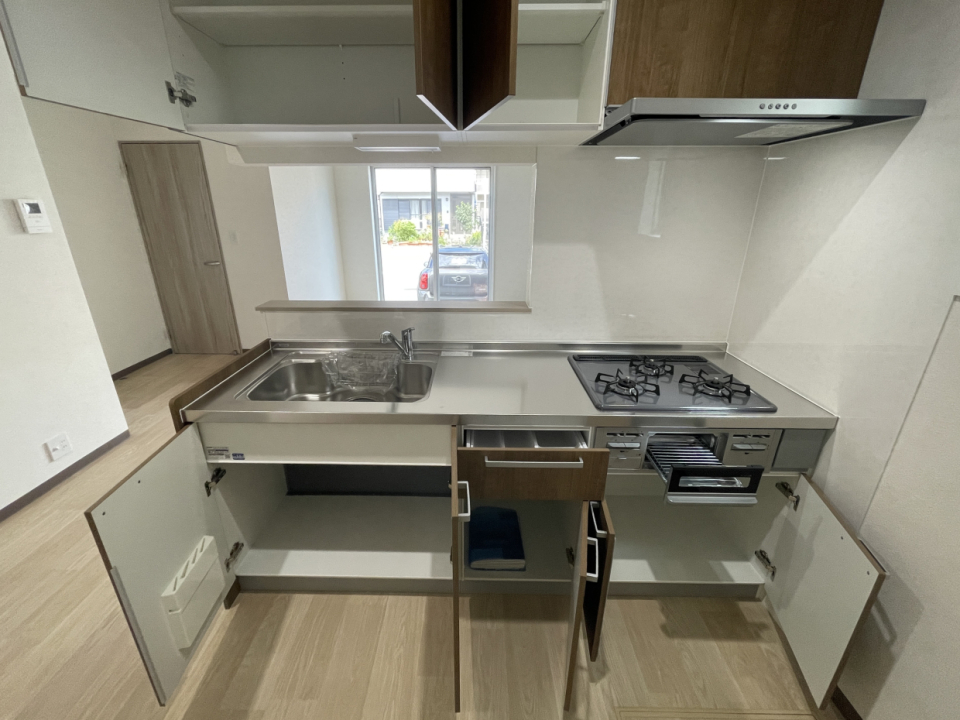 伸縮ラックなど使うとより収納力アップ