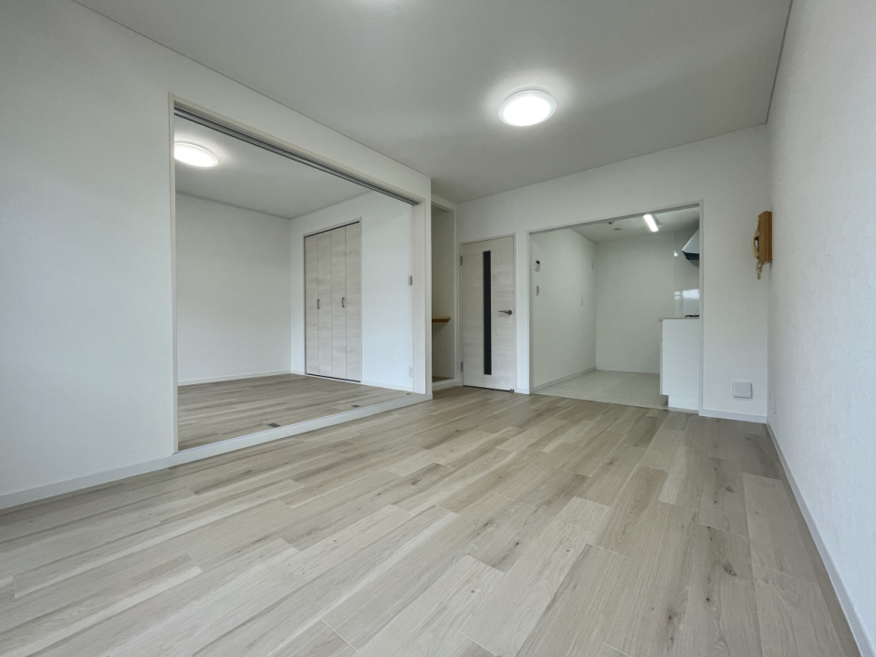 白を基調とした清潔感あるお部屋