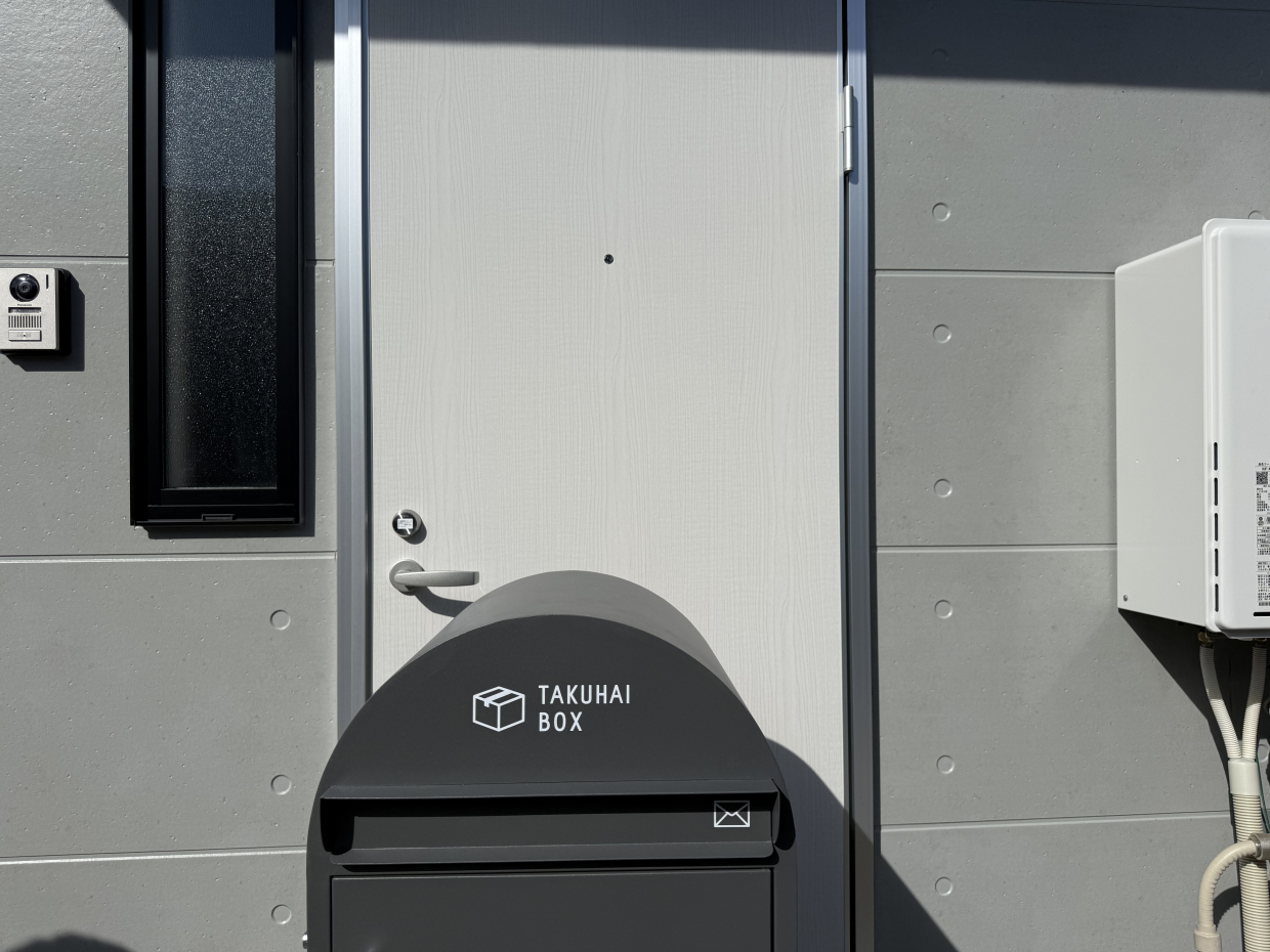 宅配BOXも扉の全戸違うんです、かわいい