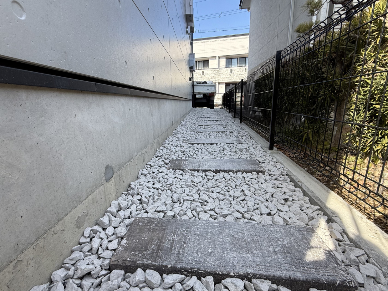 通路までも電車の線路をイメージしています