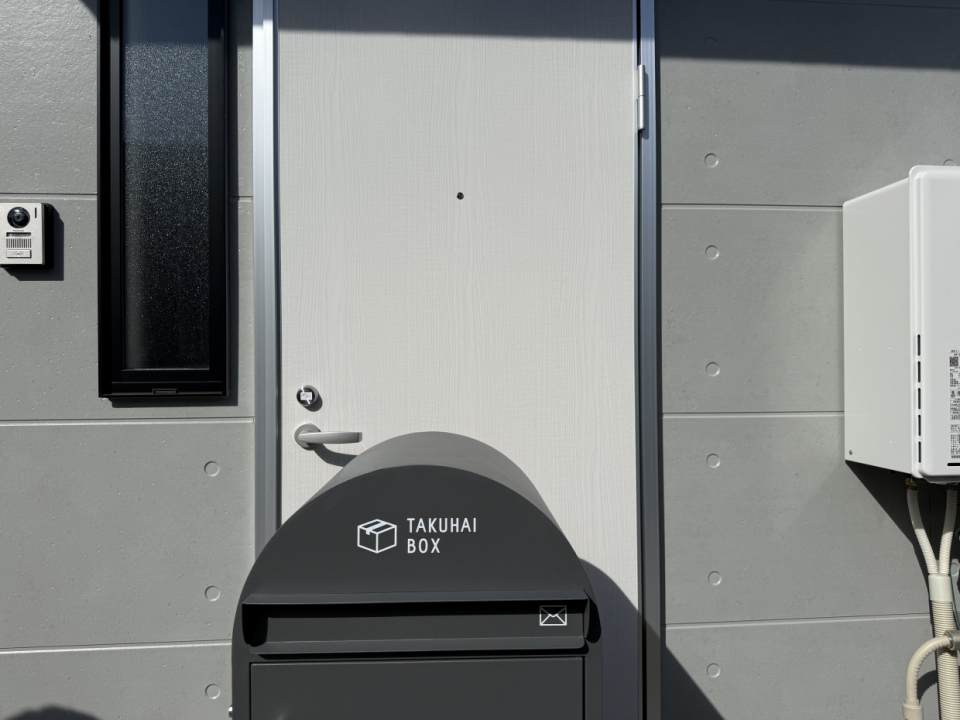 宅配BOXも扉の全戸違うんです、かわいい