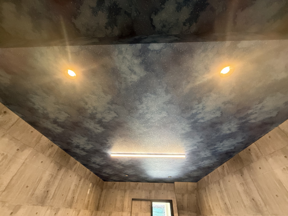 なんと暗くすると、銀河が浮かび上がるみたいです！