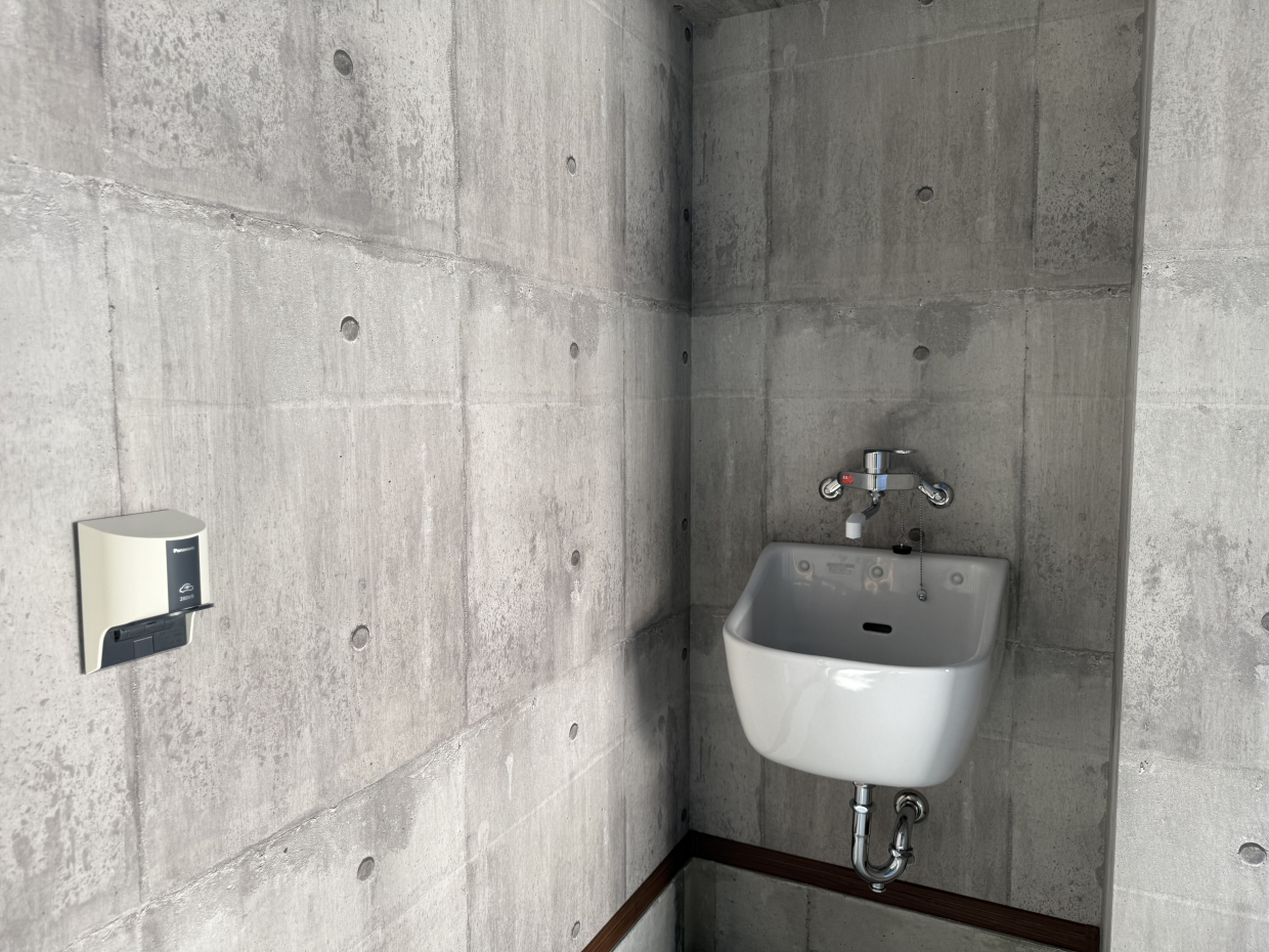 EV充電器付きと水栓付き