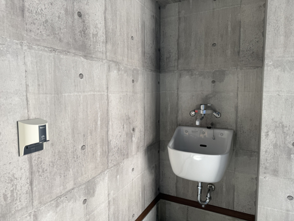 EV充電器付きと水栓付き