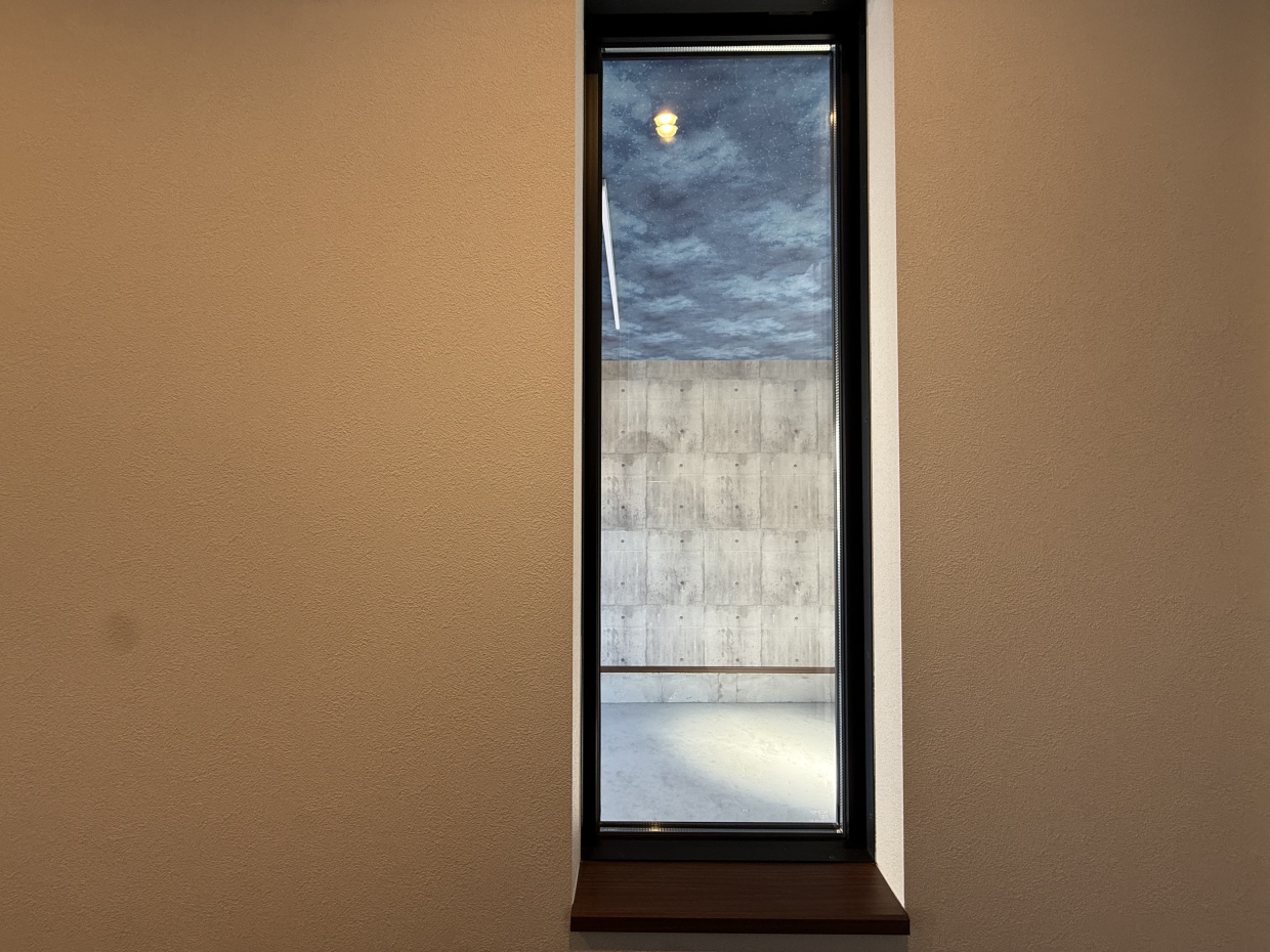 ここから愛車が覗きます