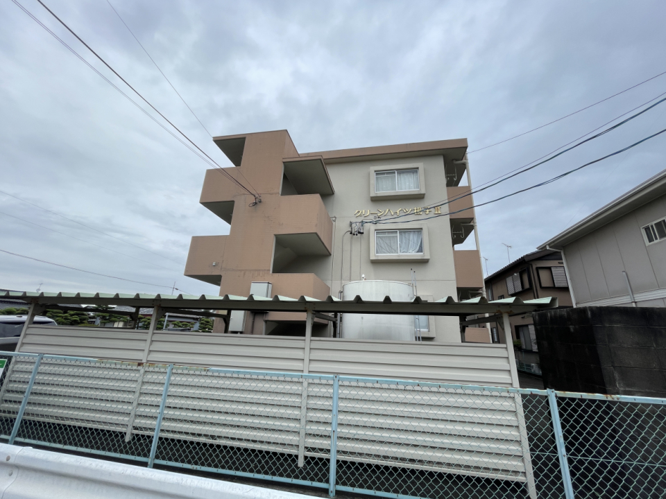 物件を西の道路から見るとこんな感じ