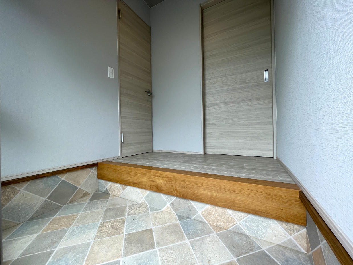 土間の柄があたたかみがありかわいい玄関