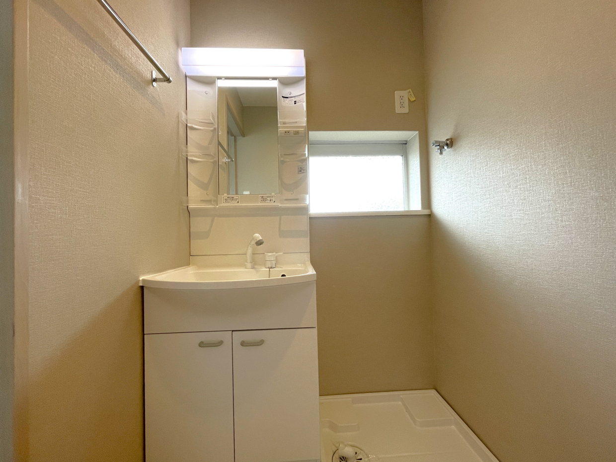 脱衣所にも窓があるのは嬉しい