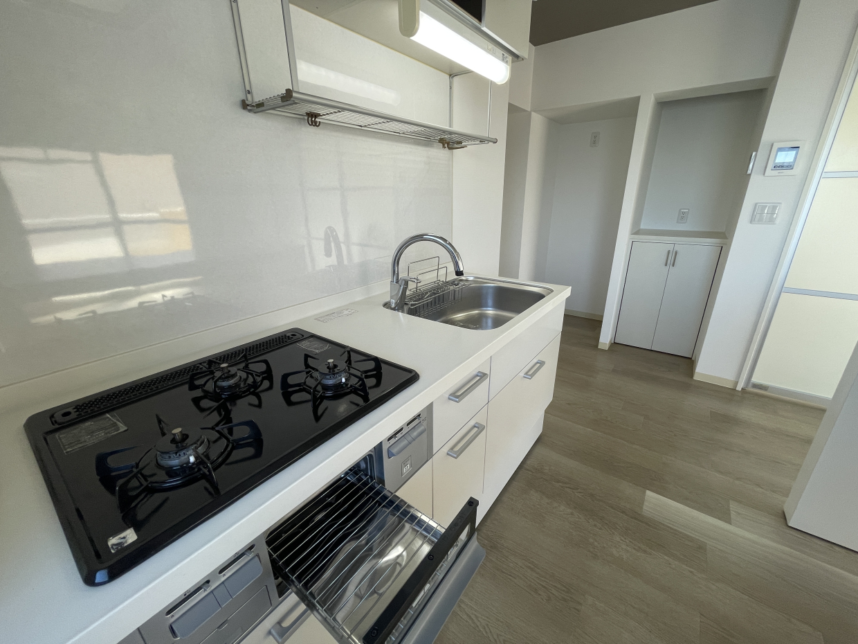 3口コンロ&グリル付きのシステムキッチン