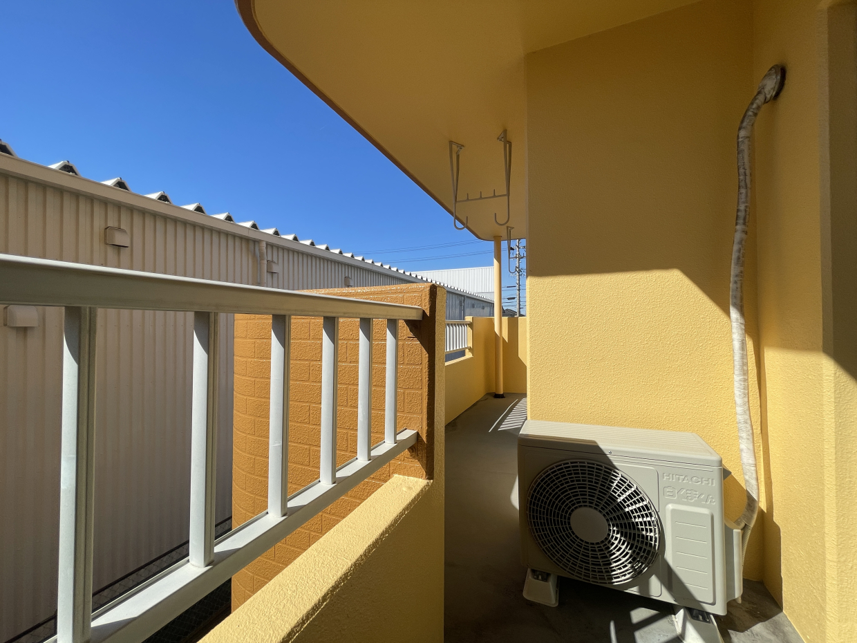 LDKのバルコニー。日当たりがよく洗濯物がよき乾きそう