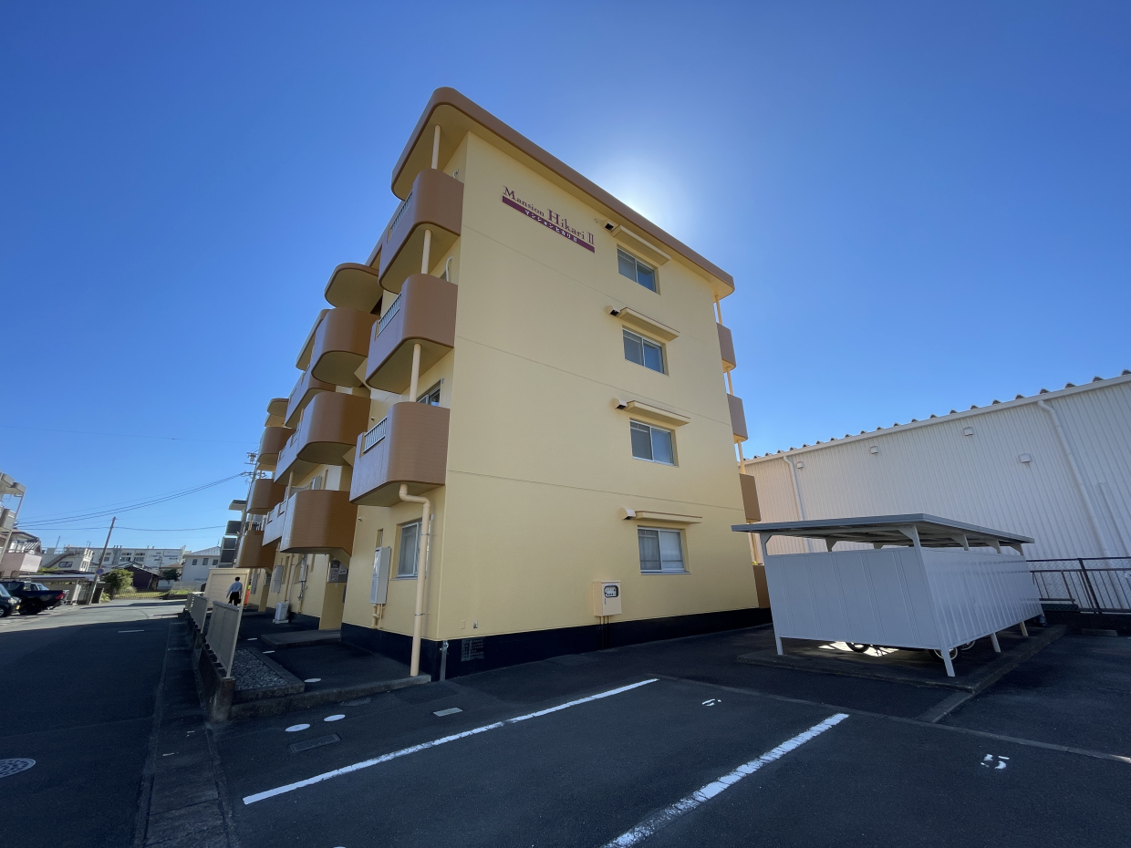 鉄筋コンクリート4階建てのマンションです