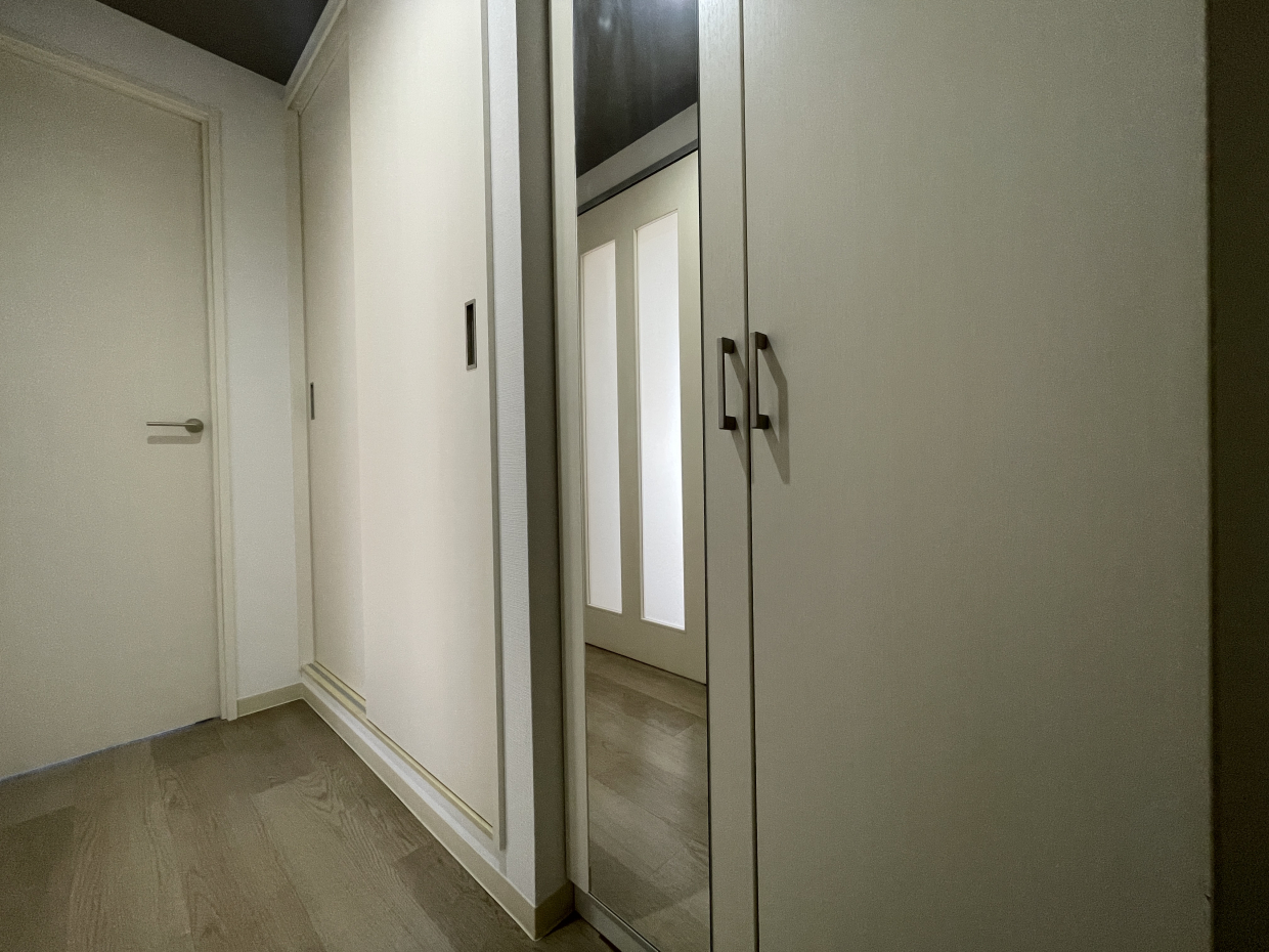 姿見付きのシューズボックス